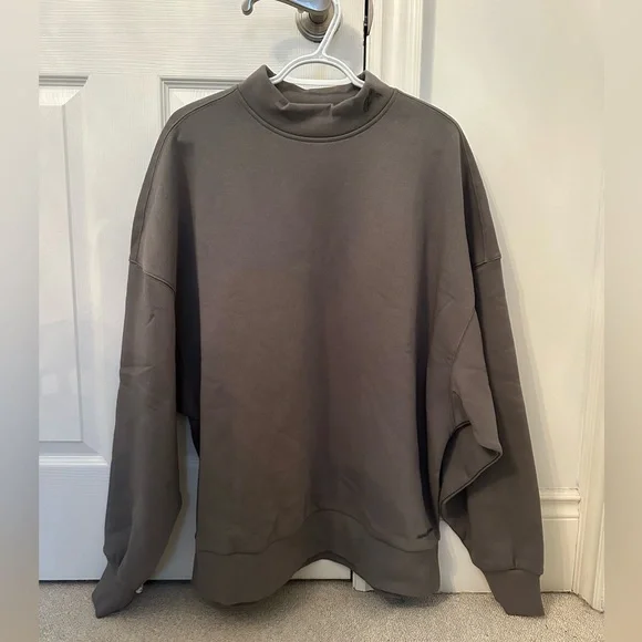 Alphalete Sweater - Picture 3 of 3